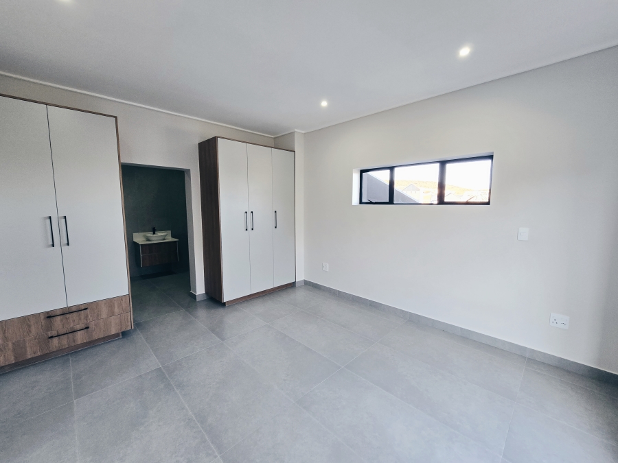 5 Bedroom Property for Sale in Outeniquasbosch Western Cape